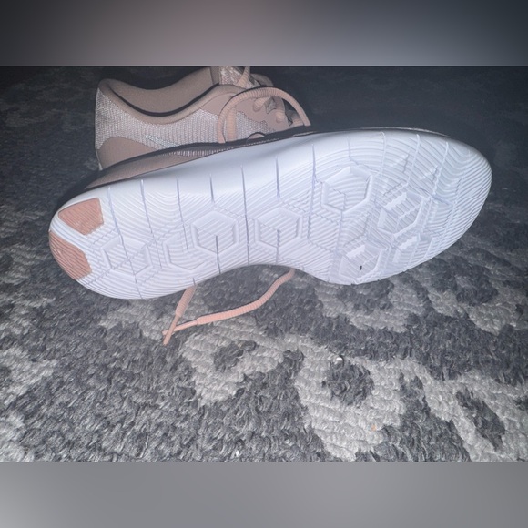 Brand New Nike Flex Contact Shoes Size 7 1/2. - Picture 3 of 3